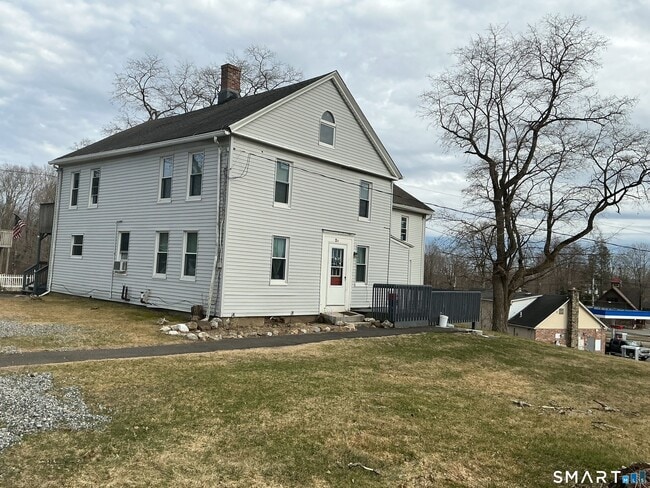 property at 2 Straits Turnpike Ln