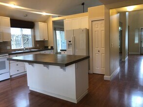 2135 Miss Ellis Loop NE in Poulsbo, WA - Building Photo - Building Photo