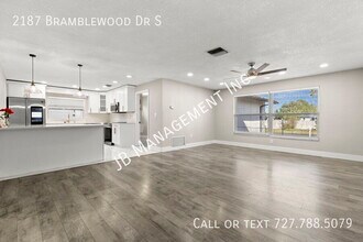 2187 Bramblewood Dr S in Clearwater, FL - Building Photo - Building Photo