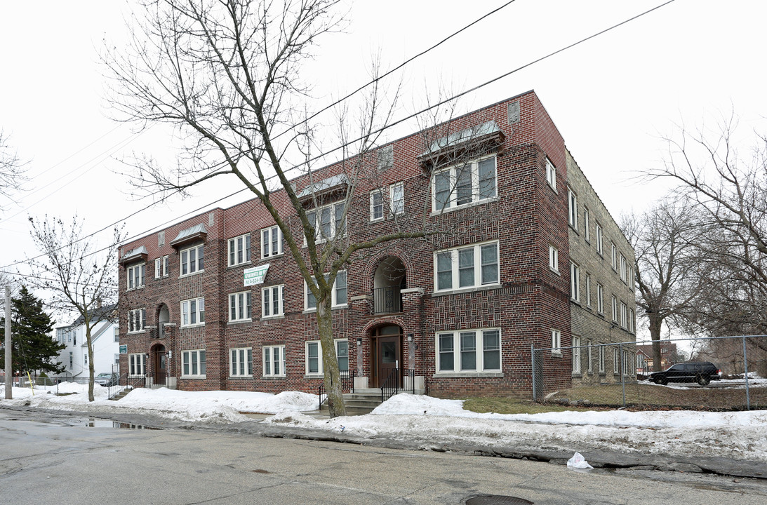 227-235 E Townsend St in Milwaukee, WI - Building Photo