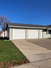 1728 Spruce Hills Dr in Bettendorf, IA - Building Photo - Building Photo