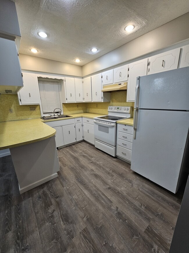 property at 5604 S 79th St