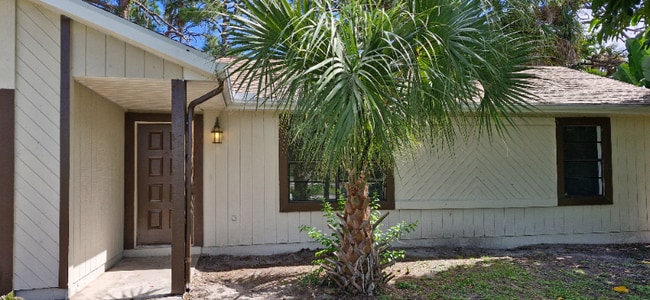 107 Hearthside Ave NW in Palm Bay, FL - Foto de edificio - Building Photo