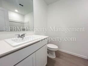 644 W Criner St in Grandview, TX - Building Photo - Building Photo