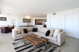 1900 Sunset Harbour Dr, Unit # in Miami Beach, FL - Foto de edificio - Building Photo