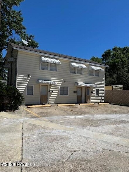 107 S College Rd, Unit B in Lafayette, LA - Foto de edificio - Building Photo