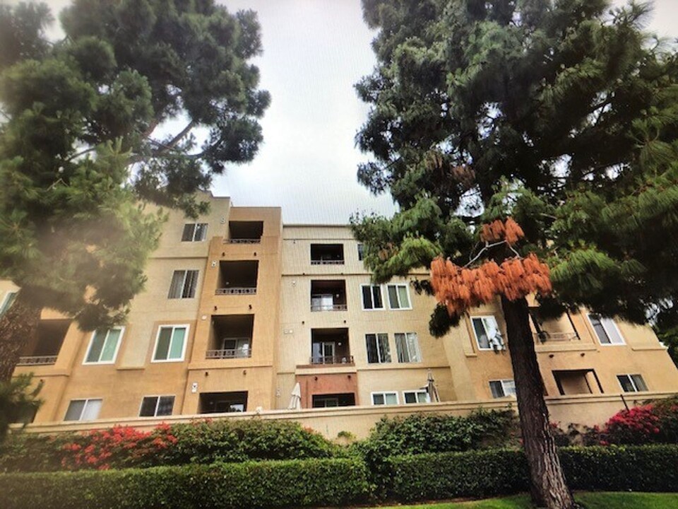 8889 Caminito Plaza Centro in San Diego, CA - Building Photo