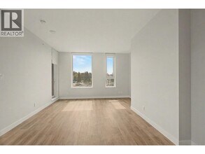 567 Emerson St in Coquitlam, BC - Building Photo - Building Photo