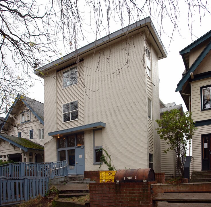 4714 17th Ave NE in Seattle, WA - Building Photo