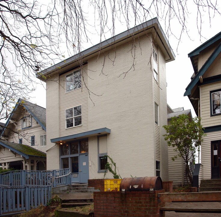 4714 17th Ave NE in Seattle, WA - Foto de edificio