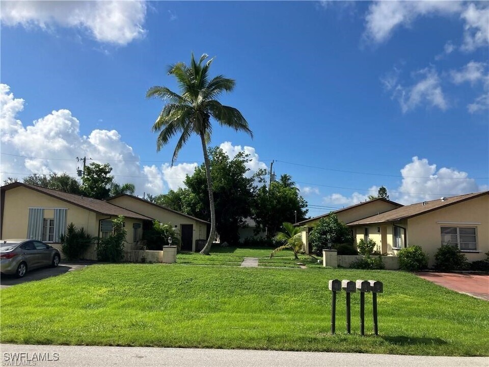 718 SE 46th Ln in Cape Coral, FL - Building Photo