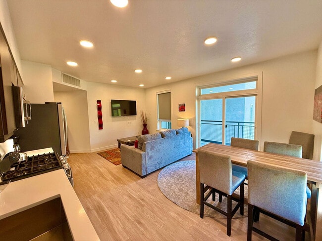 385 S 400 E in Salt Lake City, UT - Building Photo - Building Photo