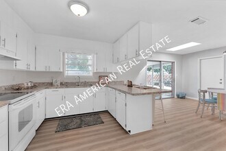 131 Holmes Blvd NW in Fort Walton Beach, FL - Building Photo - Building Photo