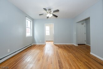 65 Grove St in Bloomfield, NJ - Building Photo - Building Photo