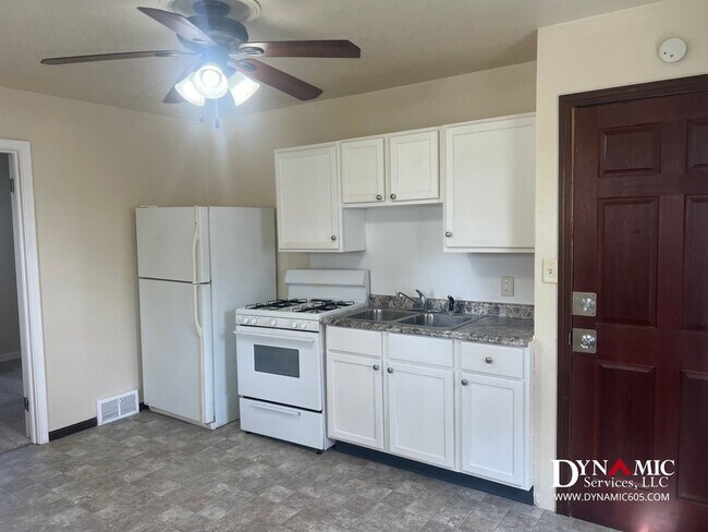 403 S Wayland Ave in Sioux Falls, SD - Foto de edificio - Building Photo