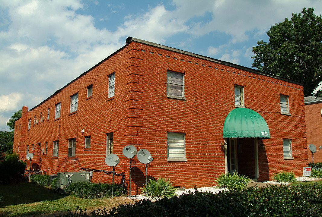 3528-3550 Grove Ave in Richmond, VA - Building Photo