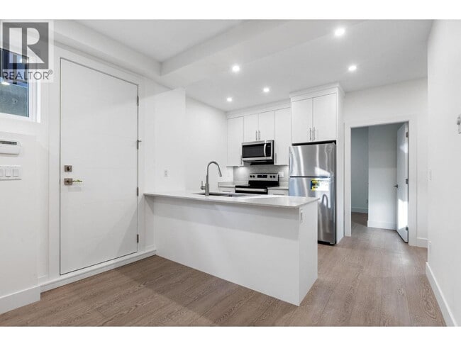 2644 Chesterfield Ave in North Vancouver, BC - Building Photo - Building Photo