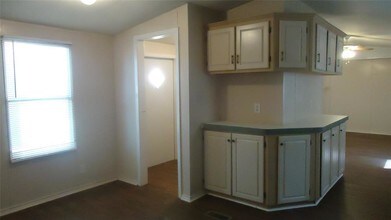 108 Gossett St in Highlands, TX - Building Photo - Building Photo