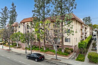 301 East Verdugo Ave in Burbank, CA - Building Photo - Building Photo