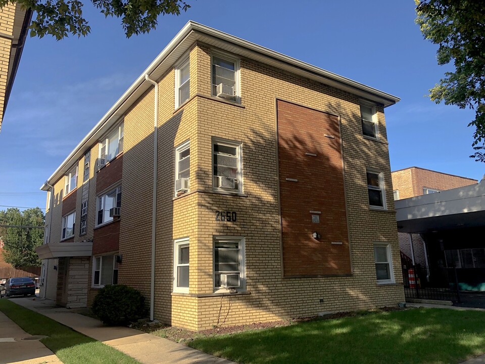 2650 W Touhy Ave in Chicago, IL - Building Photo