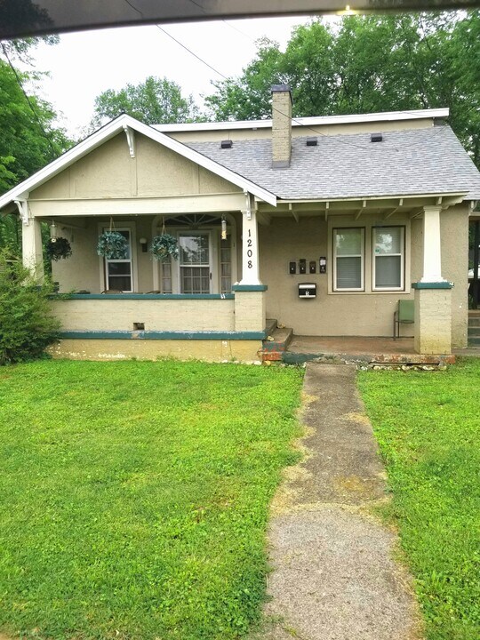 1208 Frisco St, Unit 2 in Murfreesboro, TN - Building Photo