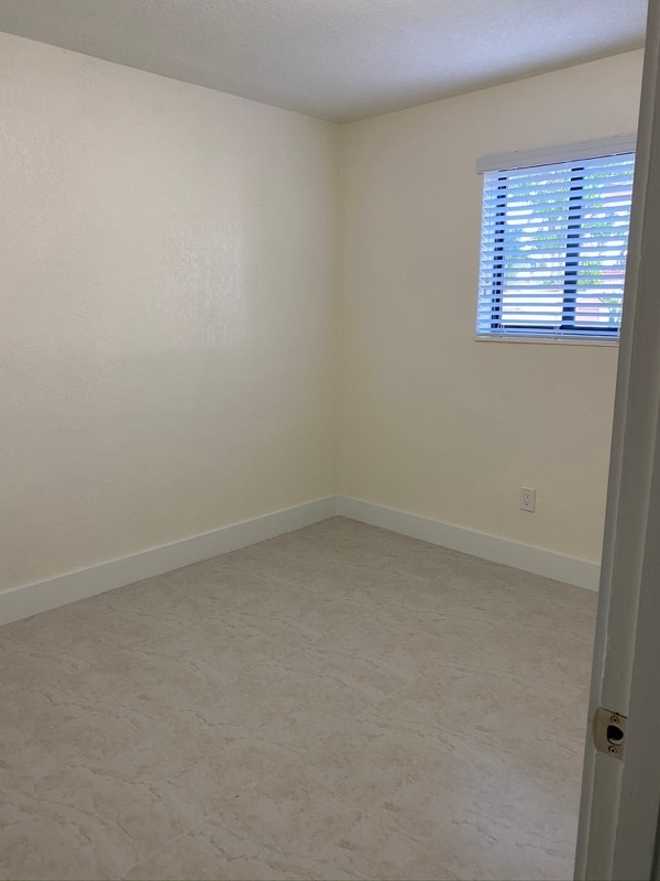 1331 W 33rd St in Hialeah, FL - Foto de edificio - Building Photo