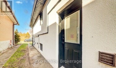 35 Darlingside Dr in Toronto, ON - Building Photo - Building Photo