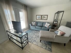 1111 Montezuma Dr, Unit No Wake Zone in Bradenton, FL - Building Photo