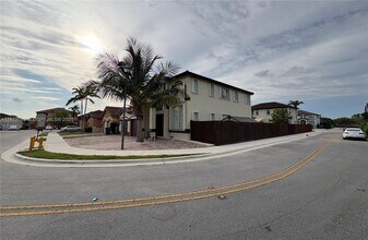 15375 SW 93rd Ln in Miami, FL - Building Photo - Building Photo