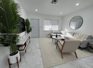 1910 Thomas St in Hollywood, FL - Building Photo - Building Photo