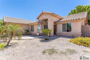 2668 E 48th Dr in Yuma, AZ - Building Photo
