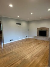 77 Vassar Ln in Hicksville, NY - Foto de edificio - Building Photo