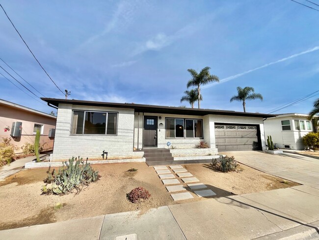 6656 Cleo St in San Diego, CA - Foto de edificio - Building Photo