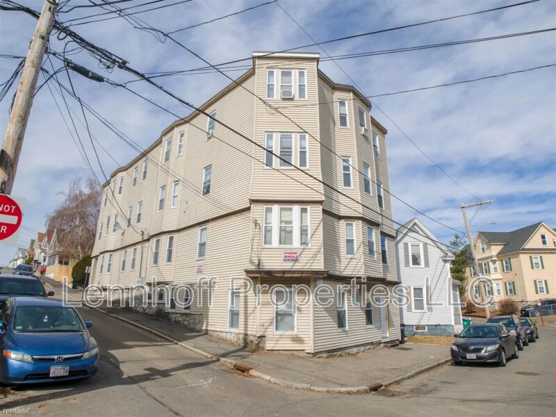 82 Gershom Ave in Lowell, MA - Building Photo