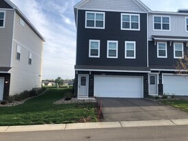 8773 Granite Ln in Woodbury, MN - Building Photo