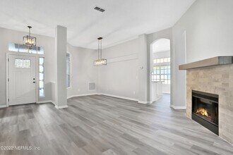 428 Morning Glory Ln N, Unit 203 in Jacksonville, FL - Building Photo - Building Photo