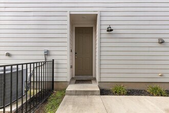 7103 Terrazzo Cottage Ln in Austin, TX - Building Photo - Building Photo