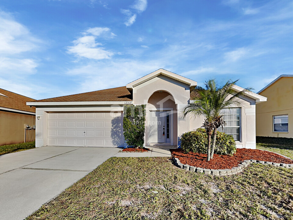 12517 Midpointe Dr in Riverview, FL - Building Photo