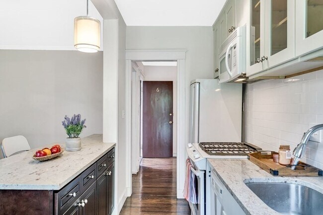 21 Westbourne Ter, Unit 6 in Brookline, MA - Building Photo - Building Photo