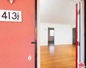 413 1/2 N Gardner St in Los Angeles, CA - Building Photo - Building Photo