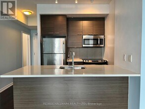 66 Forest Manor Rd in Toronto, ON - Building Photo - Building Photo