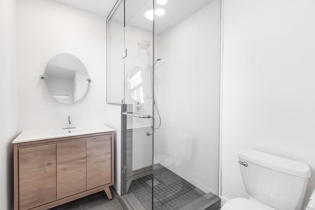 80 Speers in Oakville, ON - Building Photo - Building Photo