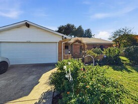 3718 W Rochelle Rd in Irving, TX - Building Photo