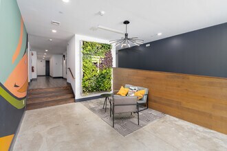 Ttoren | Modern Living. Naturally. in Allston, MA - Foto de edificio - Lobby
