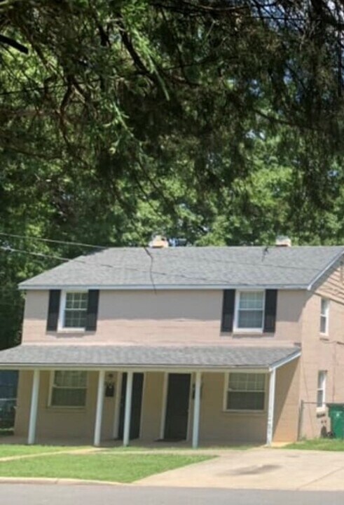 4951 Hillsboro Ave in Charlotte, NC - Building Photo