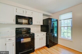 1506 Autumn Ridge Cir in Reston, VA - Building Photo - Building Photo