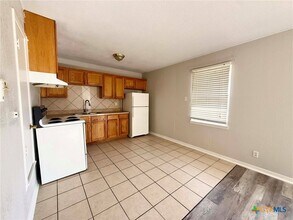 1805 N W S Young Dr in Killeen, TX - Building Photo - Building Photo