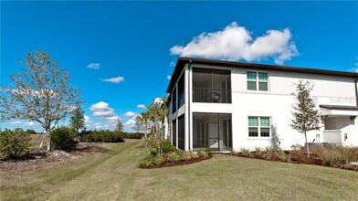 7530 Divot Lp in Bradenton, FL - Foto de edificio - Building Photo