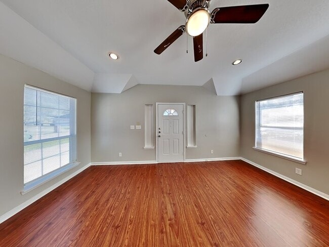 5129 Jezebel St in Houston, TX - Foto de edificio - Building Photo