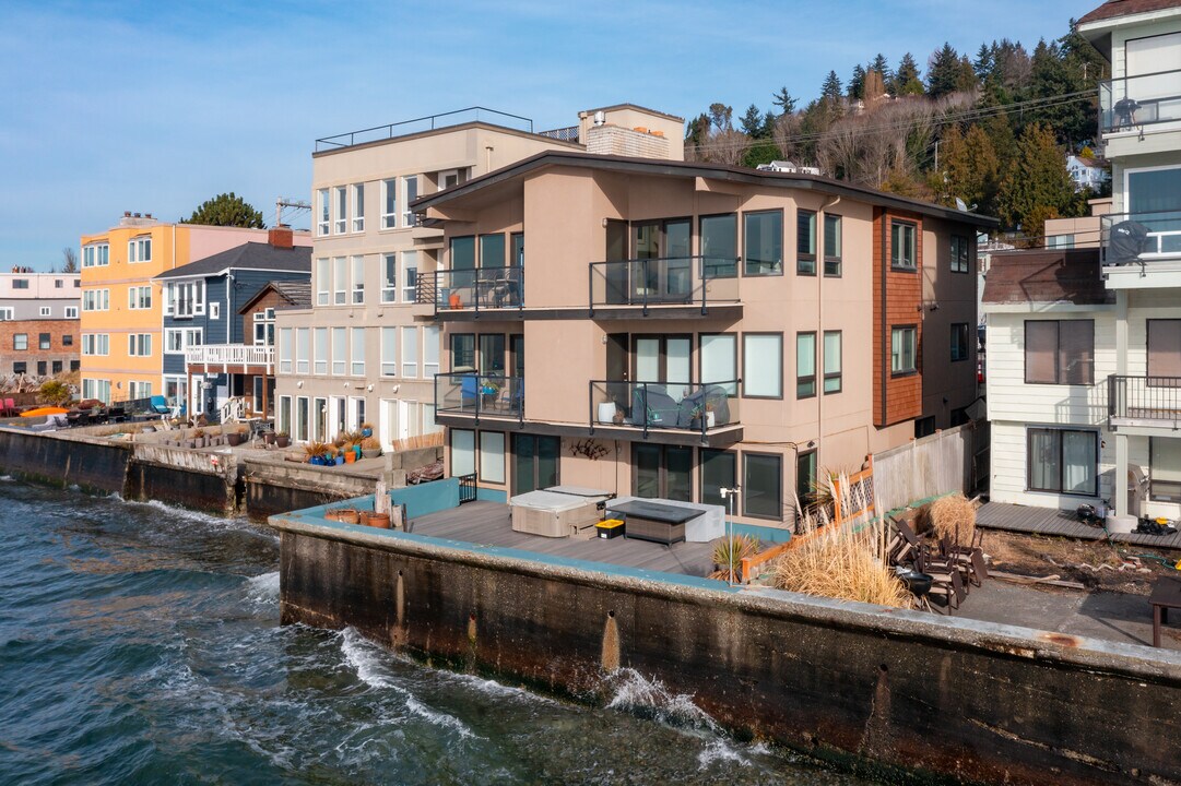 4119 Beach Dr SW in Seattle, WA - Foto de edificio